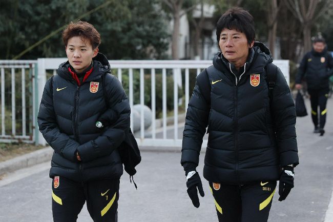 赛后德国媒体《图片报》为拜仁球员的表现进行了评分，其中后防线上戴维斯、金玟哉、于帕梅卡诺以及马兹拉维不合格。